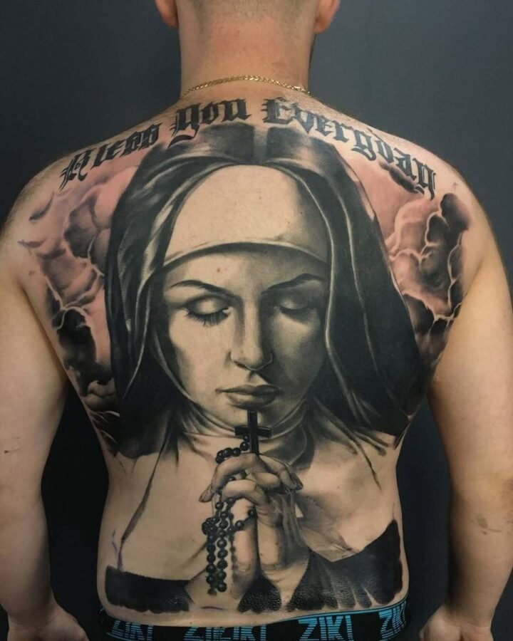 Realistični portret na leđima